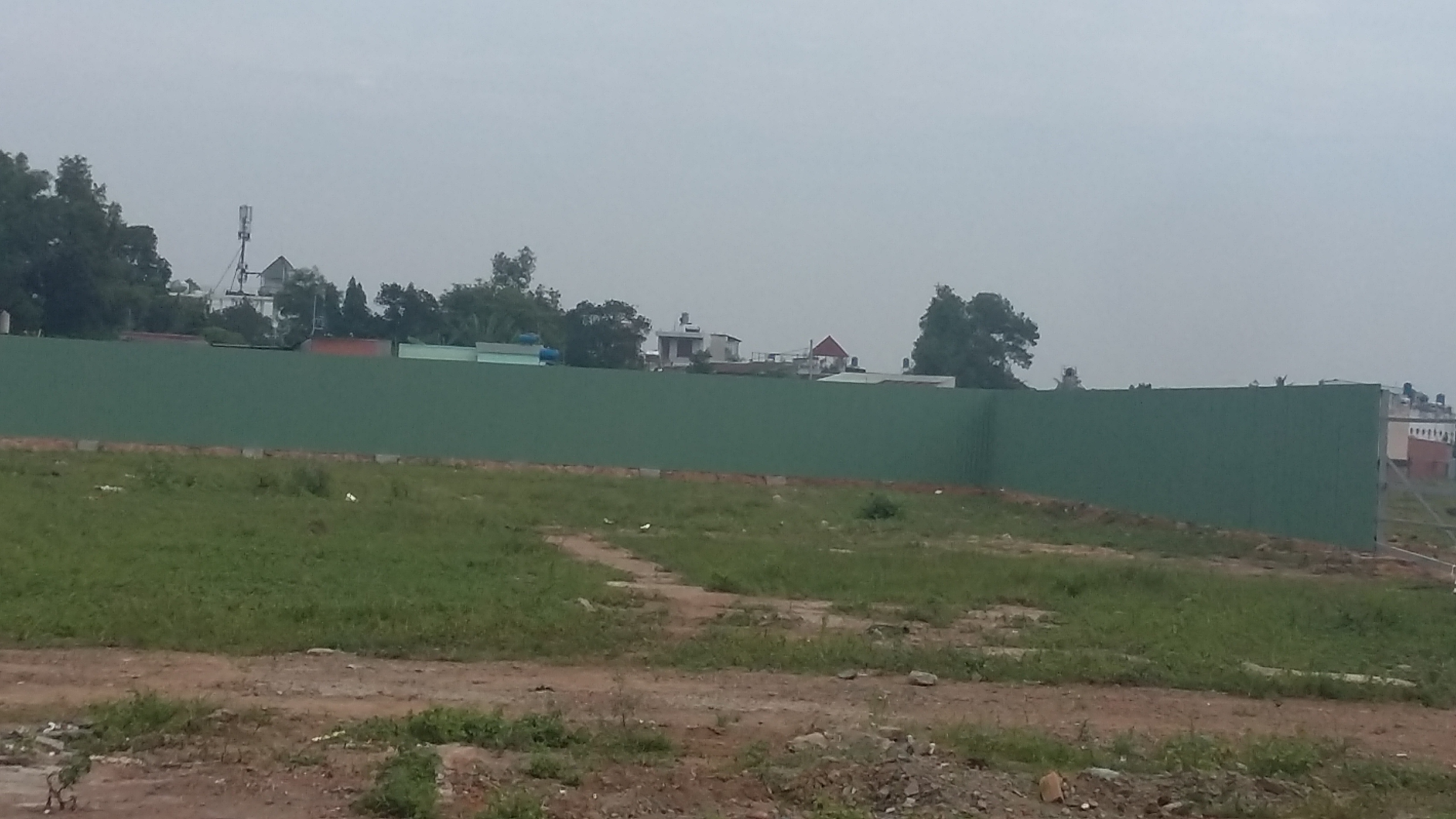 Thi công hàng rào B40, hàng rào tôn, vách tôn công trình